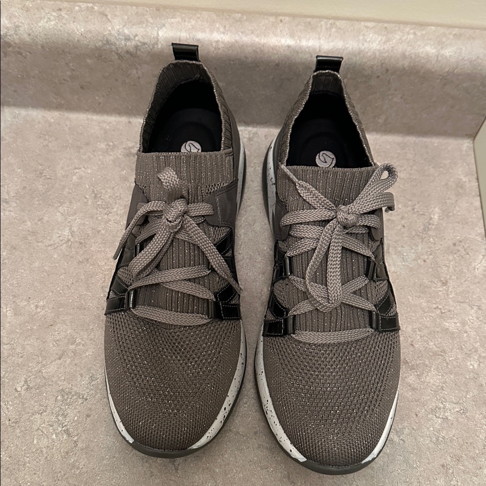 remonte soft sneakers type gray shoes. Leather & mesh.